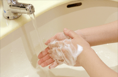トイレで「手を洗わない人」はなんと〇％！
