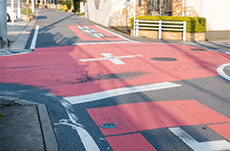 赤や青…色の付いた道路の意味とは