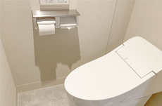 トイレの「こもりスマホ」は危険？リスクとは