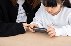 子どもの「スマホデビュー」は何歳から？