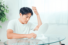 40・50代男性がやると残念な髪型とは