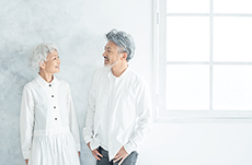 染めるだけじゃない！白髪ケアの新常識