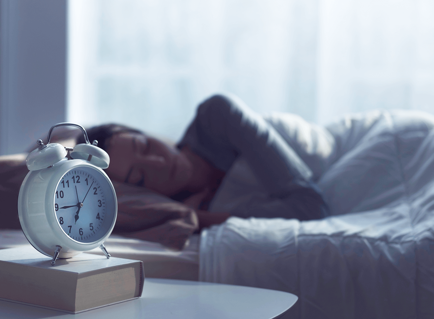 夜まとめて寝なくてもいい!?「分割睡眠」という方法とは